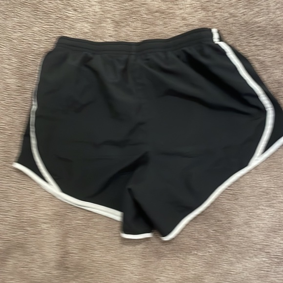 Girls running shorts with liner - Picture 2 of 3